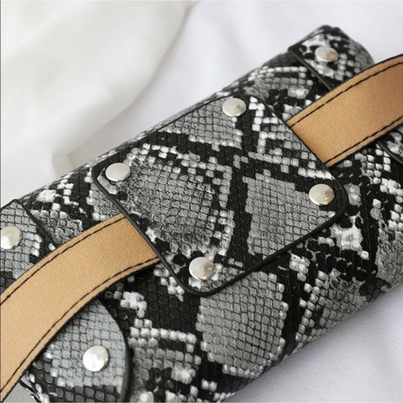 Pink snake skin belt bag - Picture 4 of 5